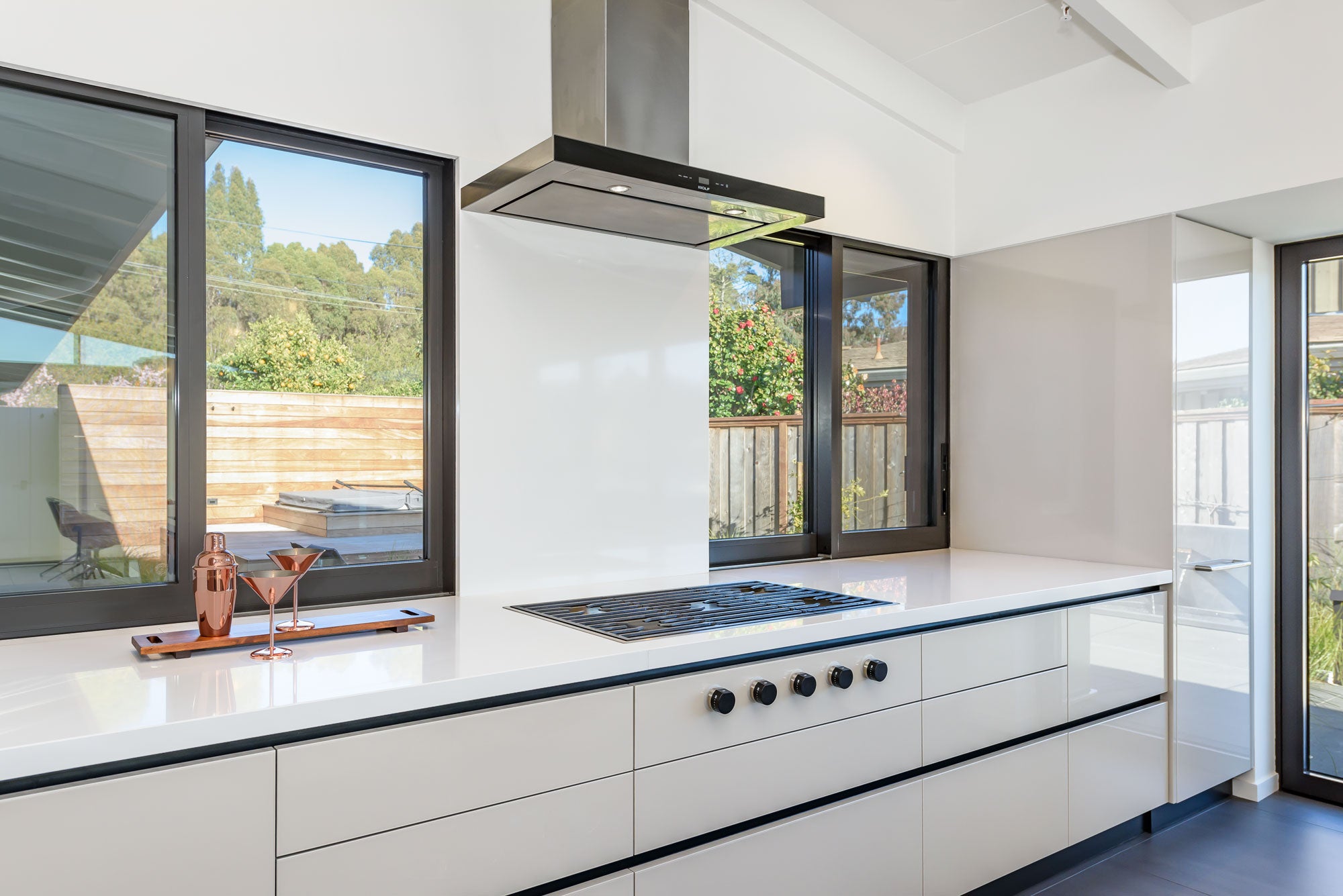 Modern-Glossy-White-Kitchen-Cabinetry.jpg